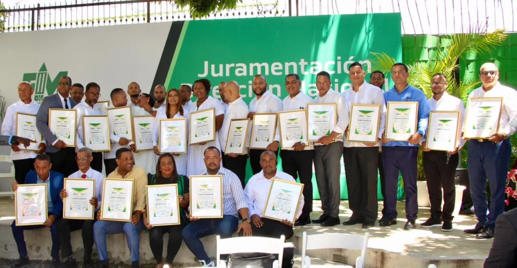 Juramentan nueva dirección de Fuerza Magisterial y anuncian que saldrán centro por centro a organizar simpatías