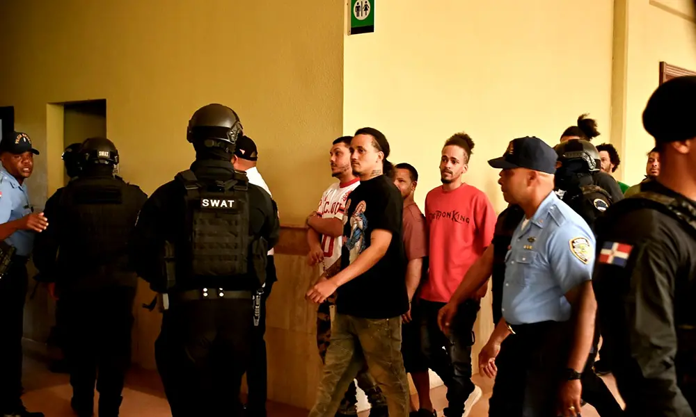 Siete enviados a prisión por asesinato de chofer en Santiago