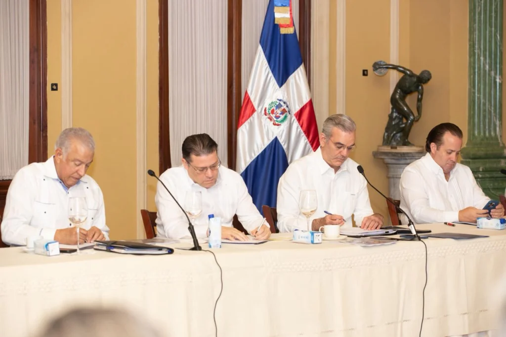 Abinader: no habrá aumentos en combustibles esta semana