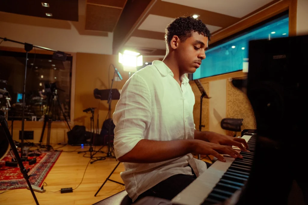 Ansel Mauricio fusiona tradición y modernidad musical.