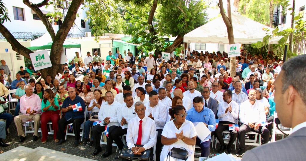 Juramentan nueva dirección de Fuerza Magisterial y anuncian que saldrán centro por centro a organizar simpatías