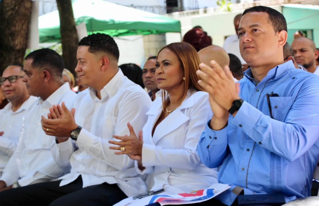 Juramentan nueva dirección de Fuerza Magisterial y anuncian que saldrán centro por centro a organizar simpatías