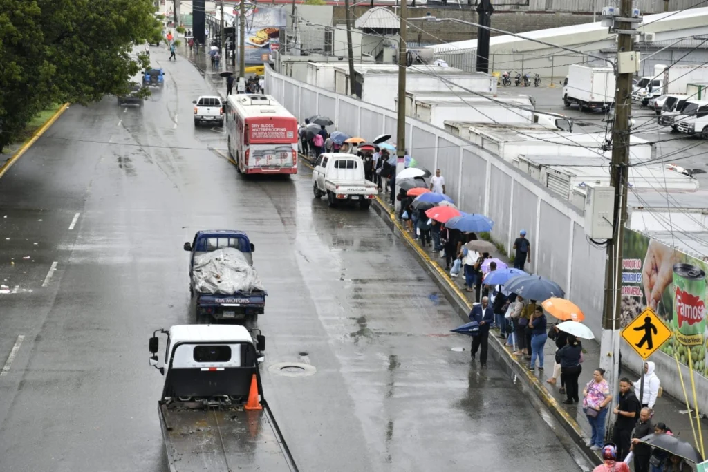 COE reporta caída de 314 milímetros de lluvia en el Gran Santo Domingo (Foto Danny Polanco)