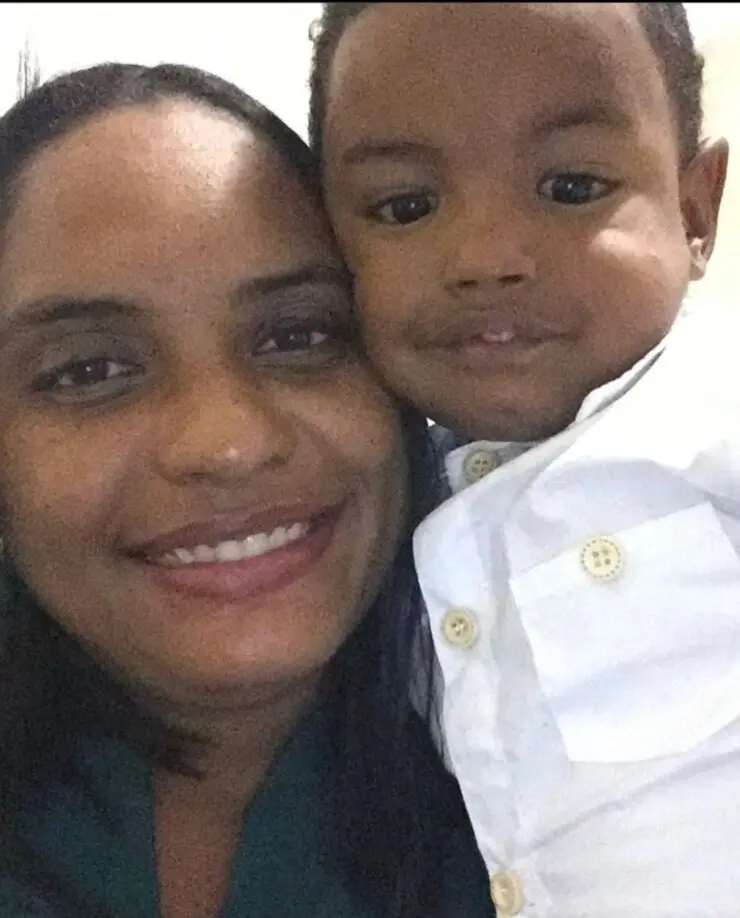 Cynthia De León con su pequeño, Jatniel Rafael Guzman De León
