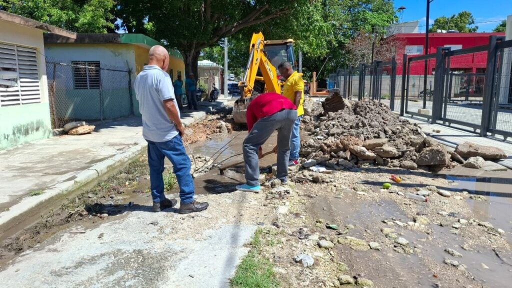 Por desbordamiento Alcaldía de Cabral interviene el Canal Uvero