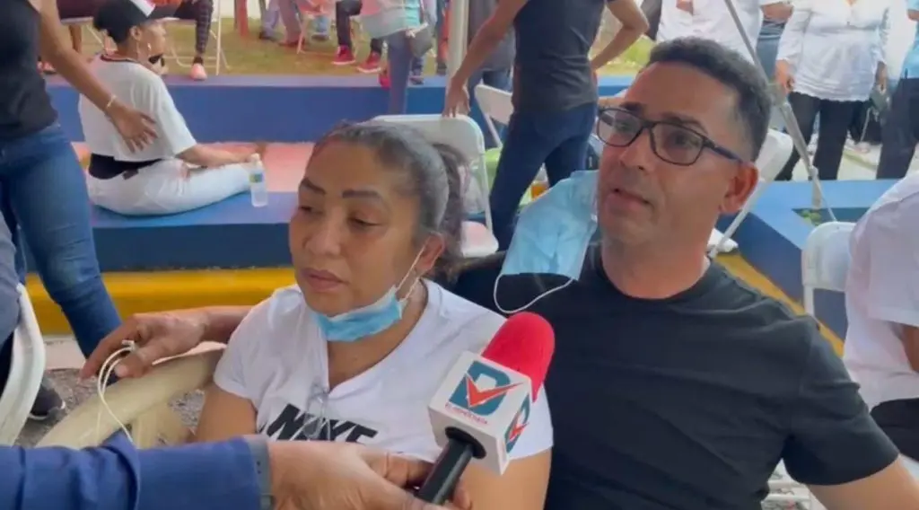 Llanto, desesperación e incertidumbre en familiares que esperan los cuerpos de sus parientes luego del colapso del Jet Set