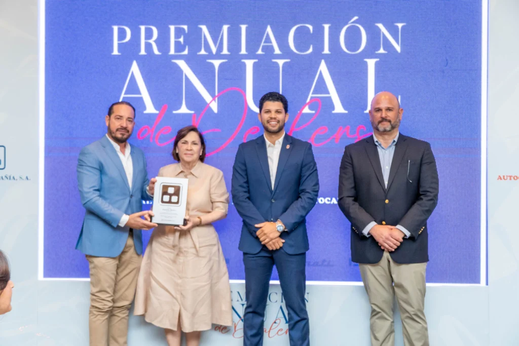 Miguel Ángel Guzmán, Georgia Anne Reid, Carlos Guzmán y Eduardo Félix