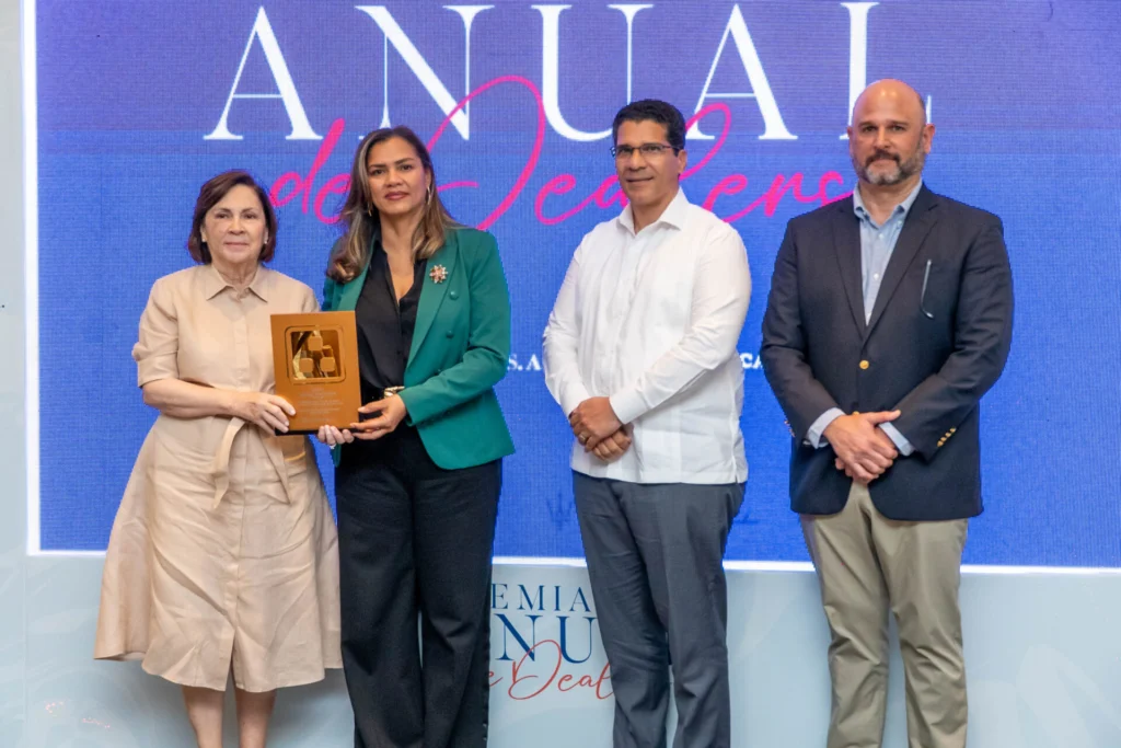 Georgia Anne Reid, Juliana Ochoa, Anthony Ochoa y Eduardo Félix