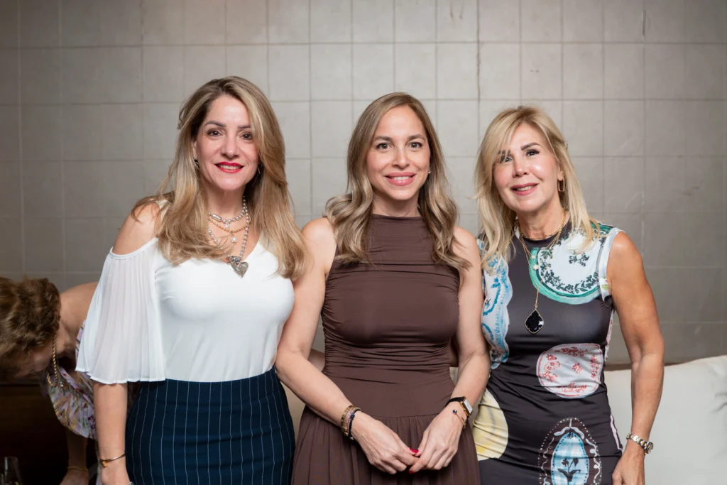 Christie Pou de Piantini, Aura Garrido de Heinsen y Dianne Gómez de Franco