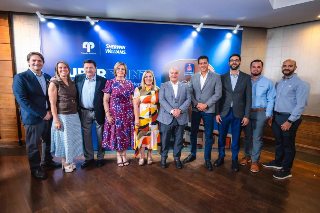 Parte del grupo ejecutivo de Acabados y Pinturas