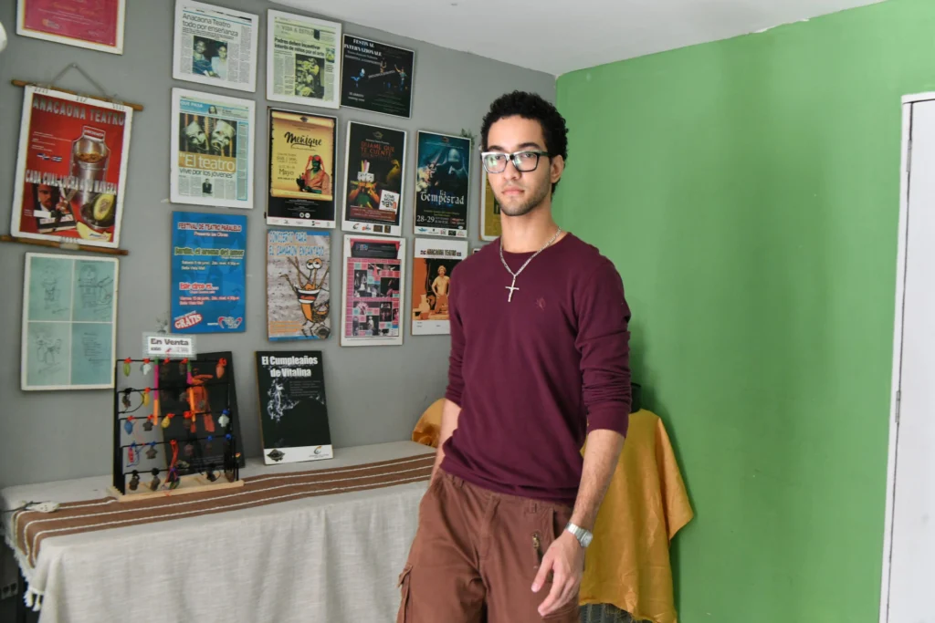 Su vocación por el teatro surgió cuando ingresó a la UNPHU y descubrió su grupo de teatro