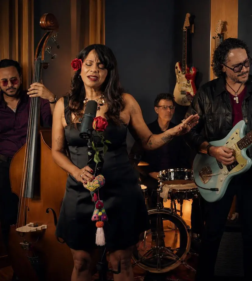 MarteOvenus mezcla nostalgia, romanticismo y sonidos contemporáneos