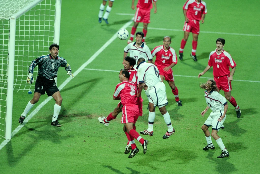 Irán y EE.UU se enfrentaron, por primera vez en la cancha, en Francia 98.