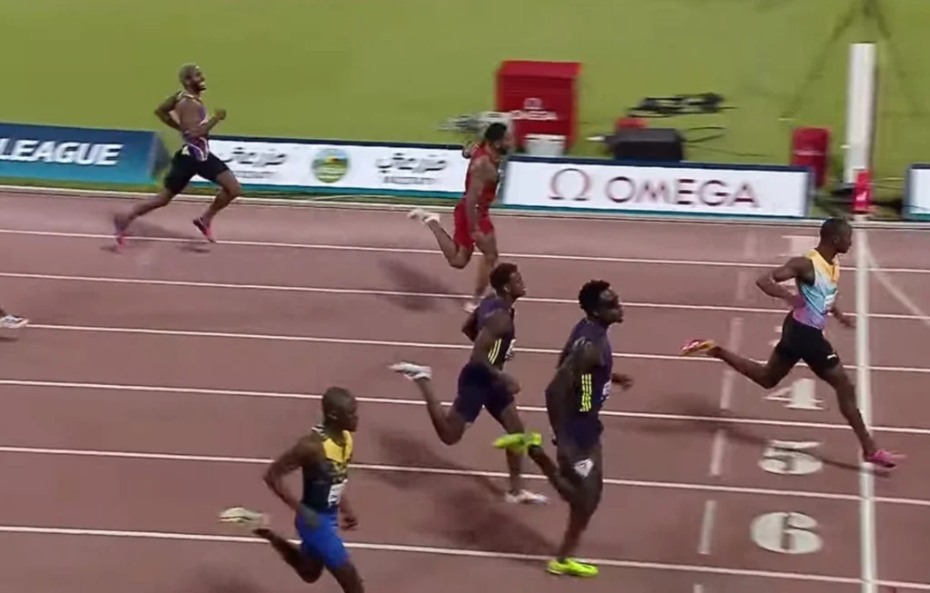 Alexander Ogando (en el carril 6), subió al podio en el tercer lugar
