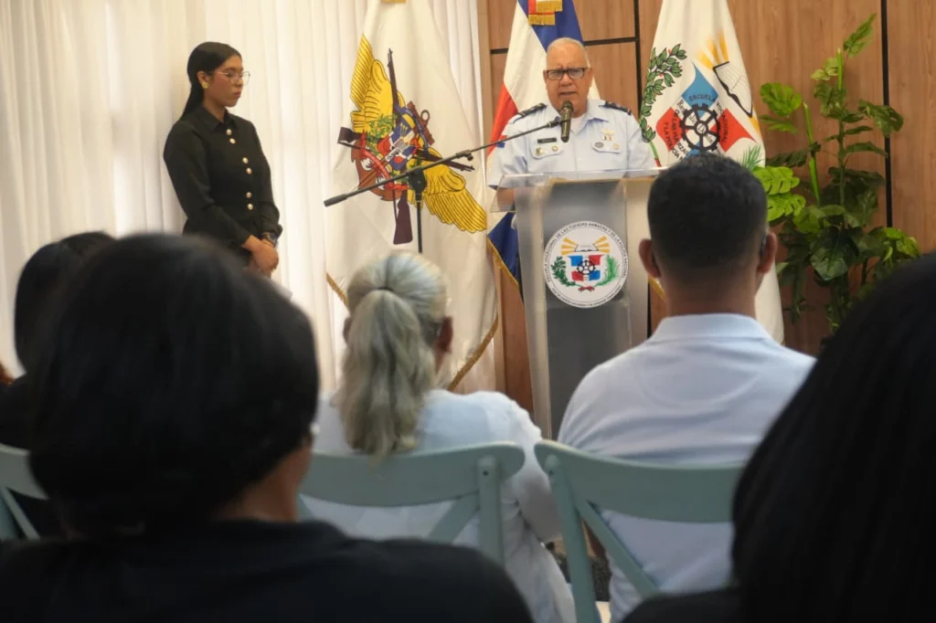 Escuelas Vocacionales reconoce a su personal con certificados al mérito