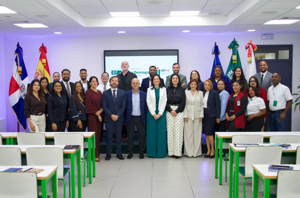 Luisa Taveras Pichardo asume como nueva rectora de CEF Santo Domingo
