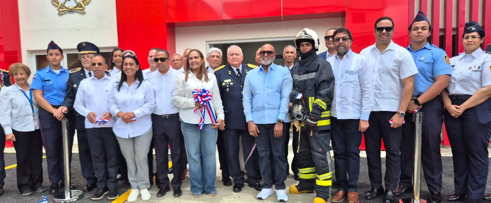 Gobierno entrega moderno cuartel del Cuerpo de Bomberos
