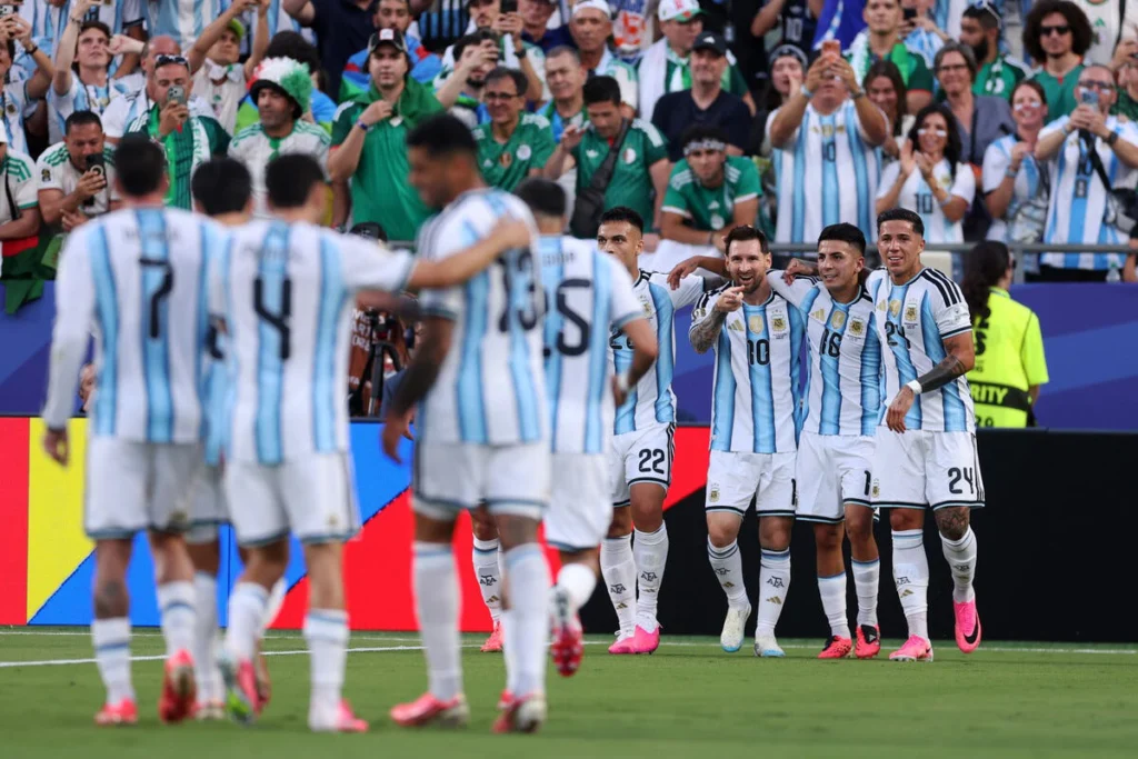 Argentina también las usa (aunque Messi tiene las de su propia marca)