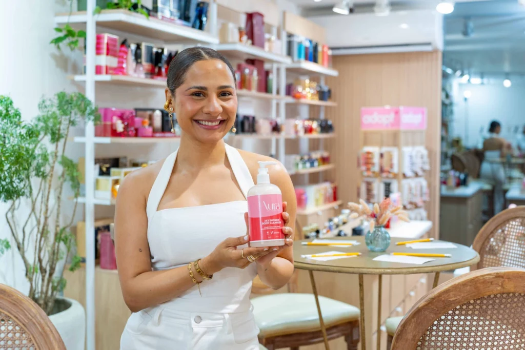 Lisaura Lara, presenta Aura by Lisaura en Republica Dominicana.