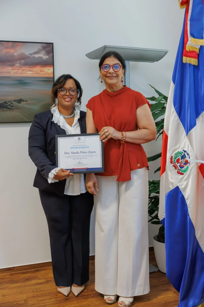Embajada de la República Dominicana en Alemania reconoce a la Dra. Sibella Pérez Zaten por su trayectoria y liderazgo en el sector salud