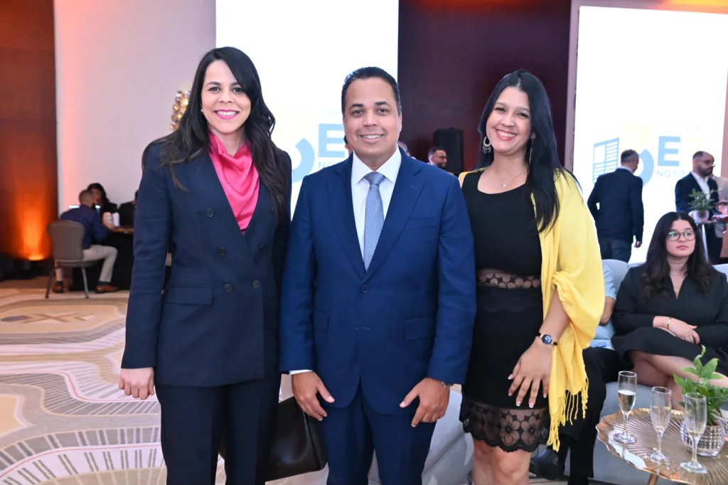 Elaine Nivar, Paúl Pimentel y Yosi Madera