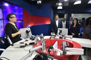 Embajadora de EE. UU. visita Multimedios del Caribe
