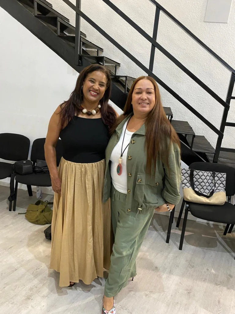 Daniela Melo y Lilian Núñez, residententes en España