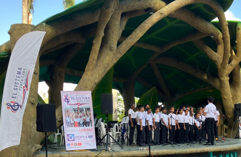 Niños Cantores de Punta Cana