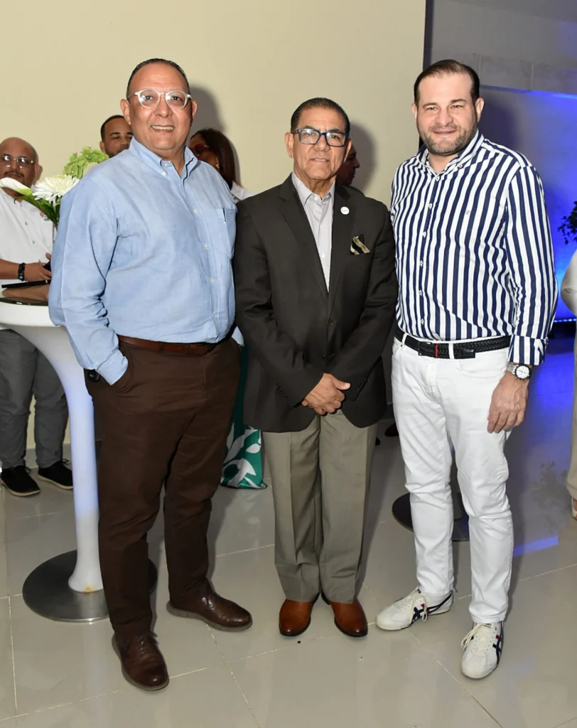Eustari García, Adolfo Rodríguez y John Padilla.