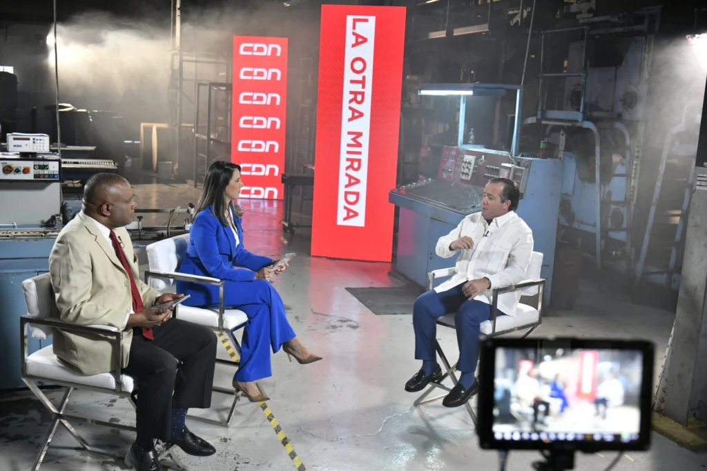 Paliza junto a los periodistas Katherine Hernández y Félix Victorino en 