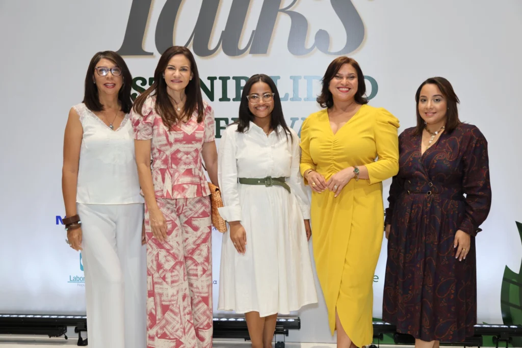 Iris Acosta, Celeste Pérez, Danielis Fermín, Vilma Batista y Stephany Ortiz