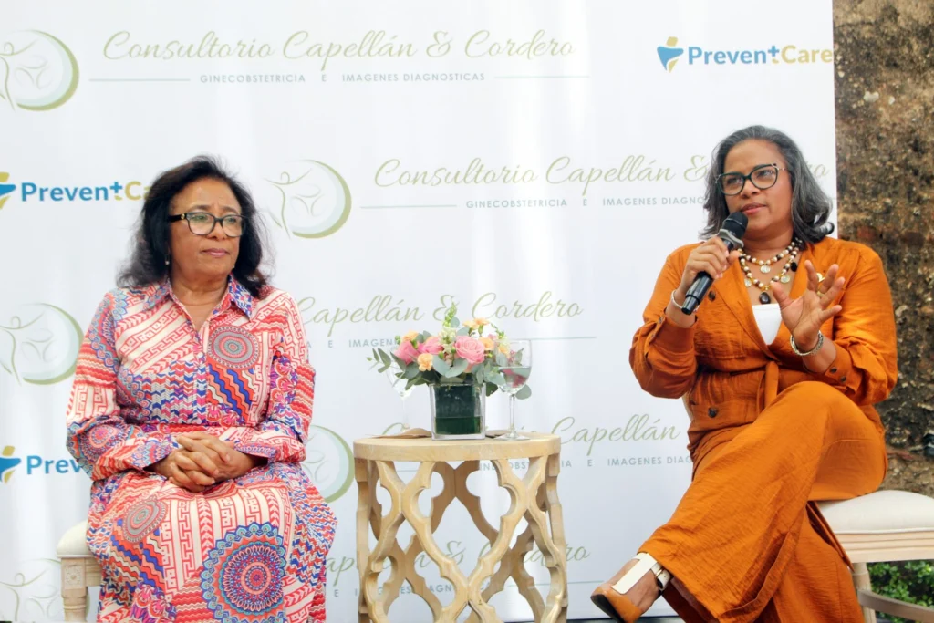 Las doctoras Minerva Cordero y Lenny Capellán durante el Conversatorio.