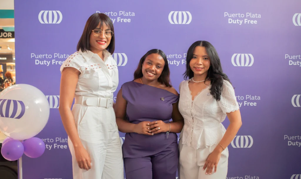 Lisette Rojas, Indhira Castillo y Laura Guerrero.