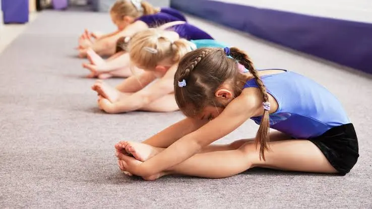 Niños que practican deportes