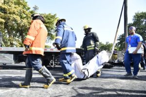 Bomberos recuperan dos cuerpos tras incendio de tanquero en el Malecón