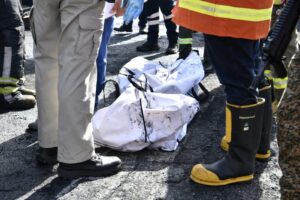 Bomberos recuperan dos cuerpos tras incendio de tanquero en el Malecón