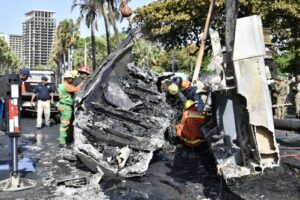 Bomberos recuperan dos cuerpos tras incendio de tanquero en el Malecón