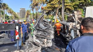 Bomberos recuperan dos cuerpos tras incendio de tanquero en el Malecón
