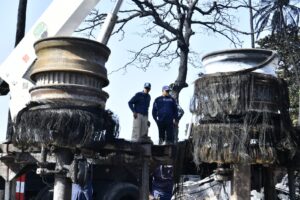 Bomberos recuperan dos cuerpos tras incendio de tanquero en el Malecón