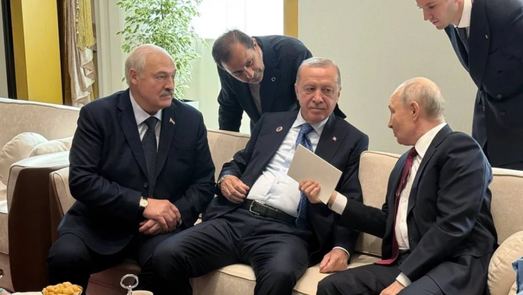 Los presidentes de Rusia, Turquía y Bielorrusia sostuvieron una reunión de manera informal