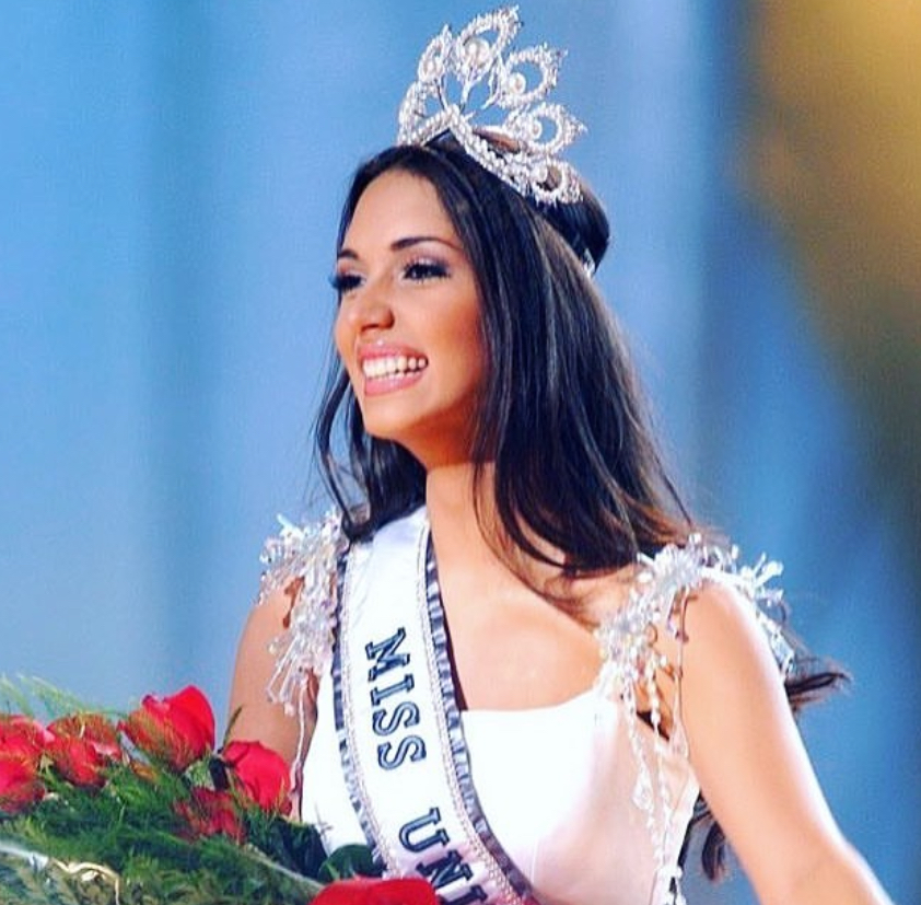 Momento en que Amelia Vega ganó la corona.