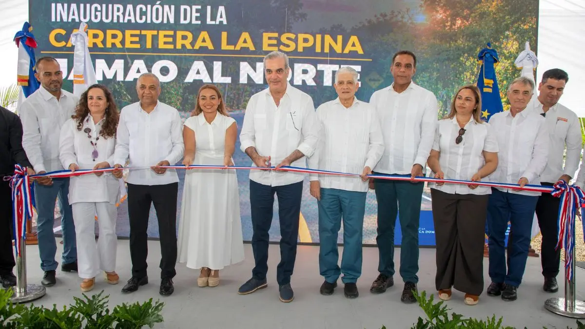 Abinader inaugura carretera Las Espinas en Jamao al Norte