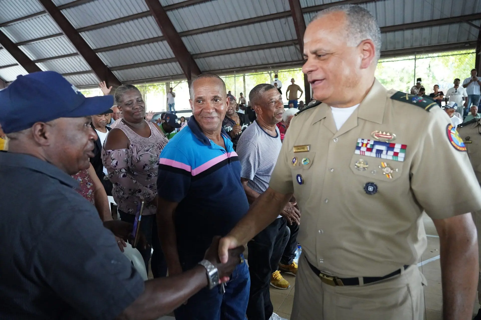 Fernández Onofre respalda a militares retirados