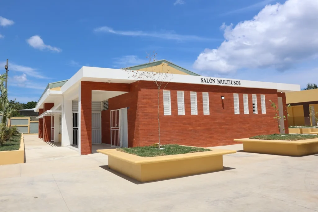 Abinader entrega nuevas escuelas y un liceo en Puerto Plata