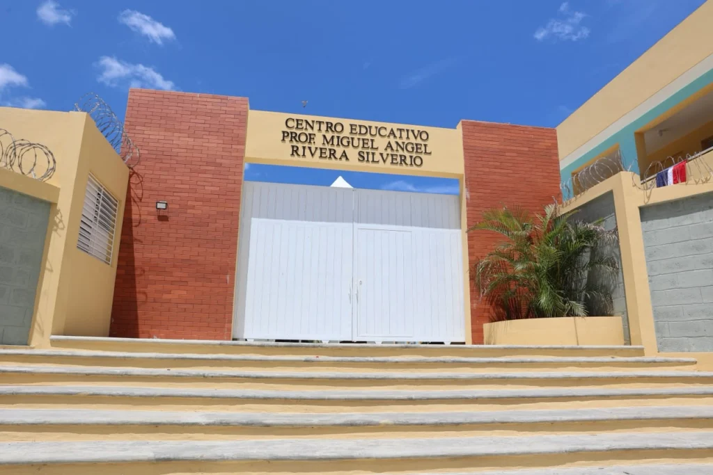 Abinader entrega nuevas escuelas y un liceo en Puerto Plata