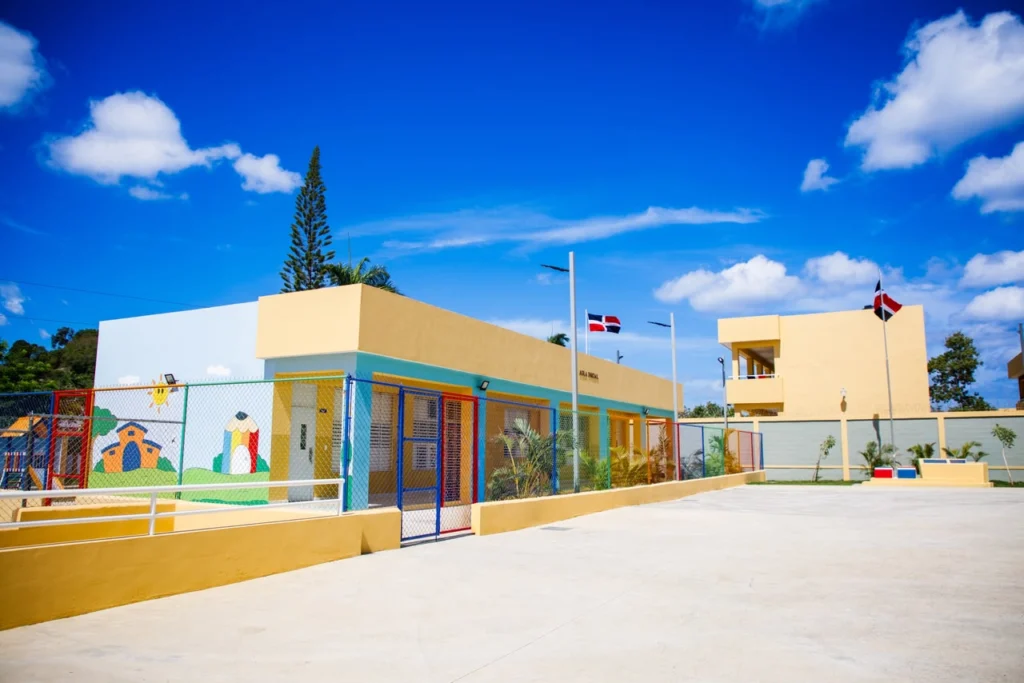 Abinader entrega nuevas escuelas y un liceo en Puerto Plata