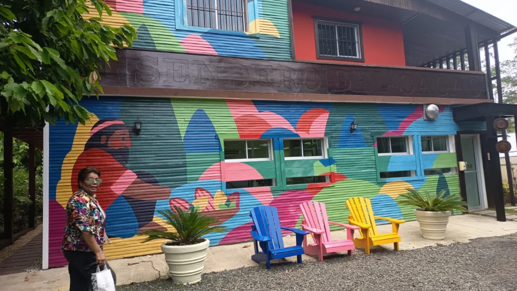 El sendero del cacao un lugar emblemático de la ciudad visitado por turistas y demás sectores