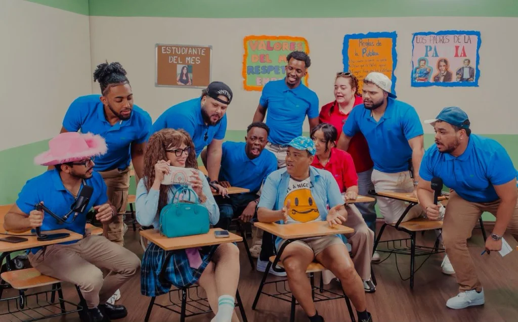 El elenco de "La Pública" junto a Hony Estrella