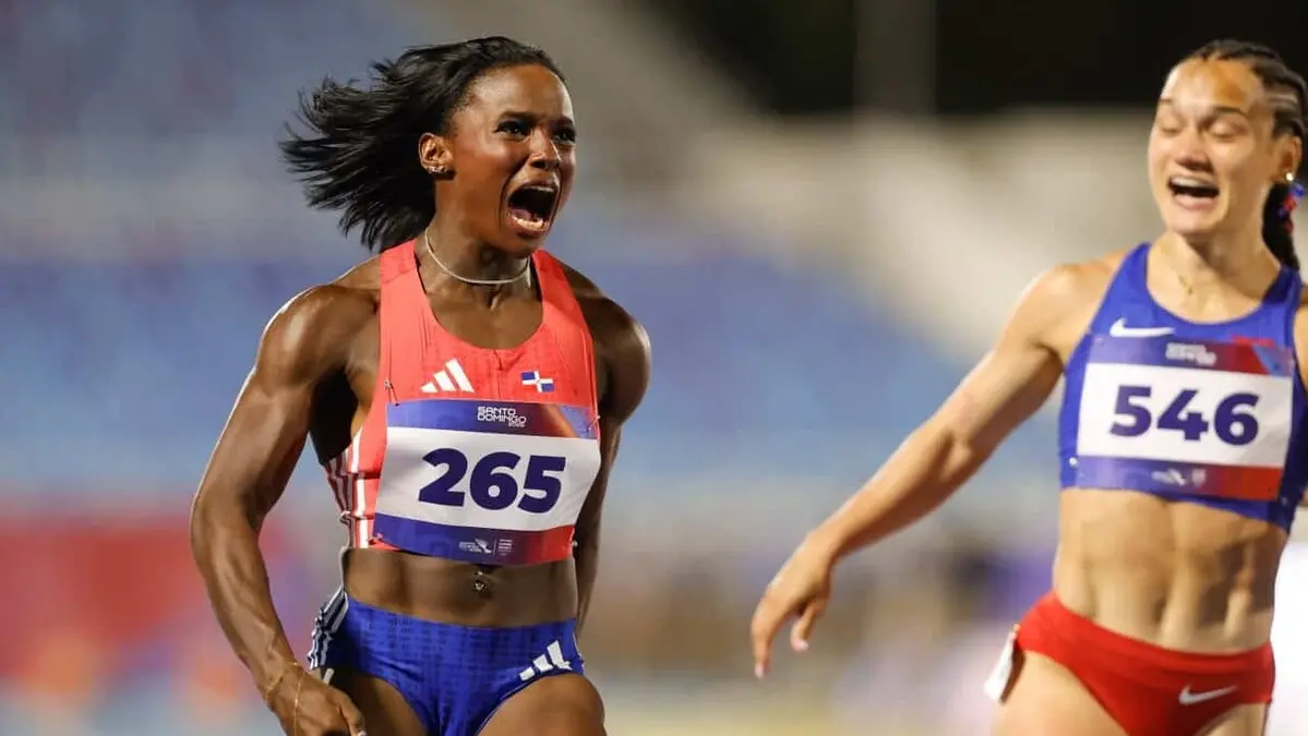 La velocista dominicana Liranyi Alonso en competencia de atletismo