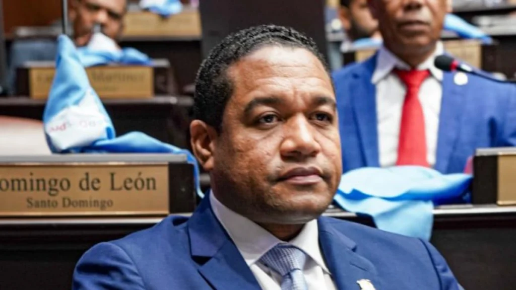 Rafael Pérez pasó de la Fuerza del Pueblo al PRM